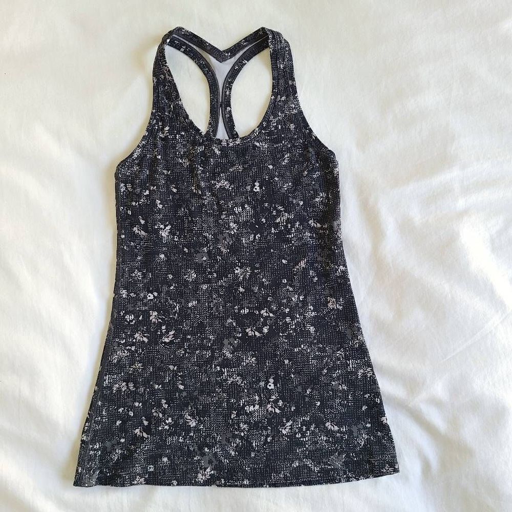 Lululemon Tank Top Womens 4‎ Gray Sleeveless Scoop Neck Racerback Strap Pullover